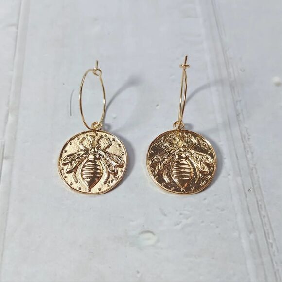 💛 NEW Goldtone round hoop honeybee dangle earrings 💛 - Picture 3 of 3